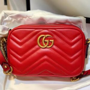 Túi Gucci màu đỏ